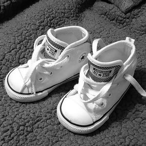 Sz 4 Unisex/Infant Chuck Taylor's